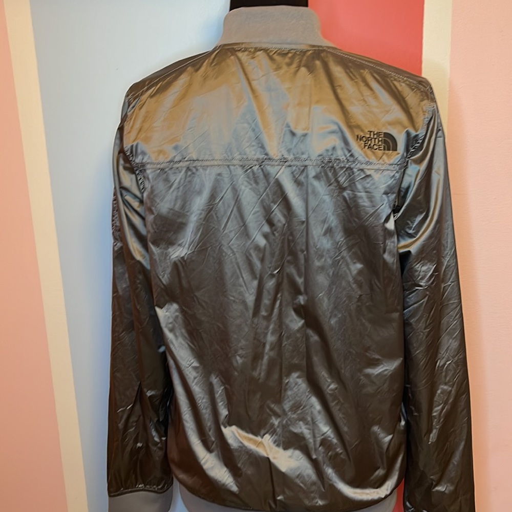 Silver north face jacket - Picture 5 of 6